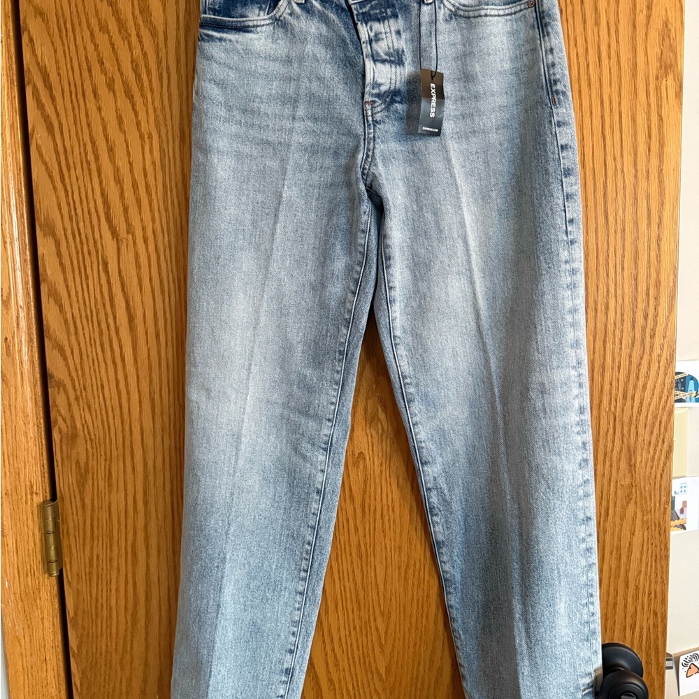 Light wash New NWT Express straight leg Denim Jeans size O OS